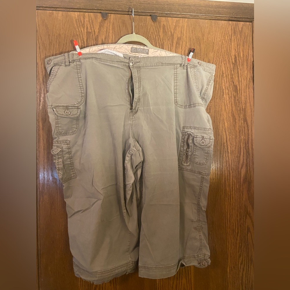 Cargo style Capri.